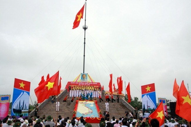 Vietnam celebrates 39th National Reunification Day  - ảnh 2